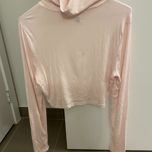Aritzia Sunday Best Freshman Cropped Turtleneck - Size L - Frosted Rose - Picture 3 of 3
